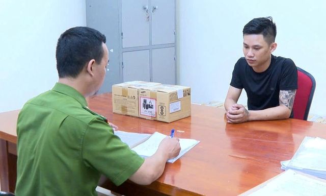 Bắt giữ công nhân Vũ Huy Tùng SN 2002