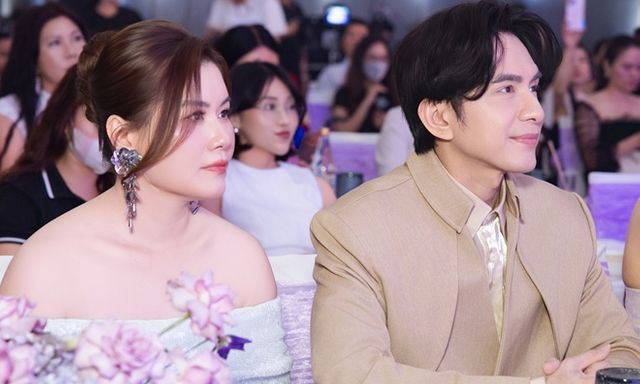 Đan Trường sánh vai vợ cũ - doanh nhân Thủy Tiên đi dự sự kiện làm đẹp