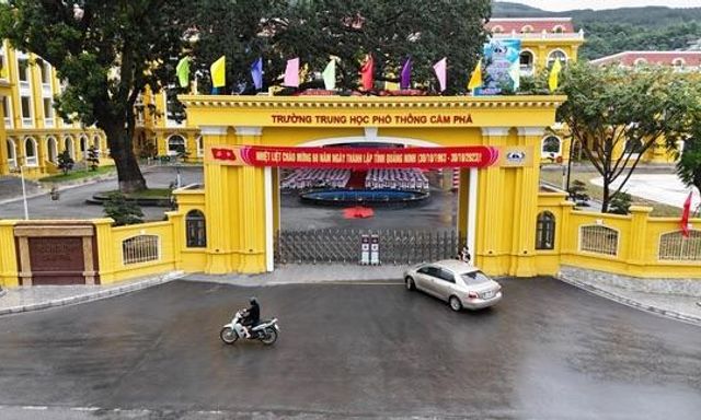 Vụ giám thị gợi ý thí sinh cho con của đồng nghiệp xem bài thi ở Quảng Ninh: Số phận 2 bài thi ra sao?