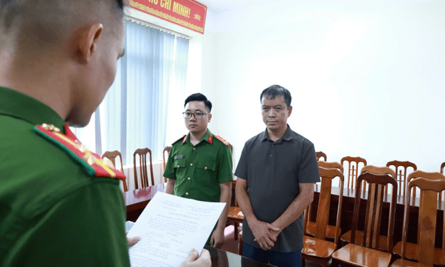 Ra quyết định khởi tố thợ ốp gỗ Lê Xuân Khang SN 1975