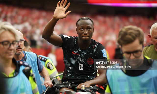 Tiền vệ Canada gãy chân kinh hoàng, khiến cả đồng đội và đối thủ đều ôm đầu hoảng sợ
