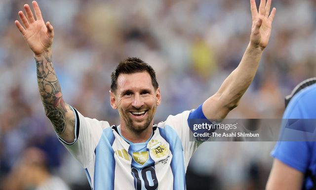 Messi lập kỷ lục World Cup, Ronaldo 