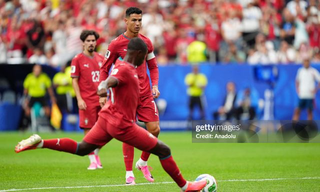 Một bước lùi của Ronaldo & sự đáng sợ của Bồ Đào Nha