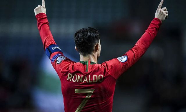 Cristiano Ronaldo: Điều vĩ đại nhất không phải là những bàn thắng, mà là sự “buông bỏ”