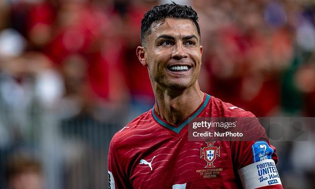 Ronaldo tiếp tục 