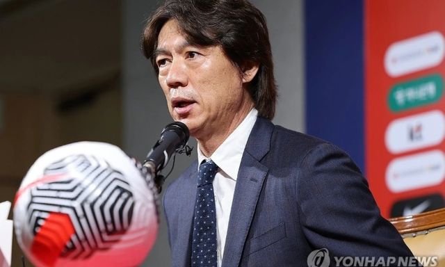 Đài truyền hình Hàn Quốc làm mờ khuôn mặt của HLV Hong Myung-bo sau “vụ bê bối” ở World Cup?