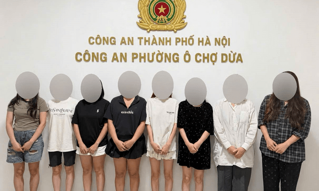 Công an ập vào căn nhà trên phố Hà Nội, bắt quả tang 8 thiếu nữ