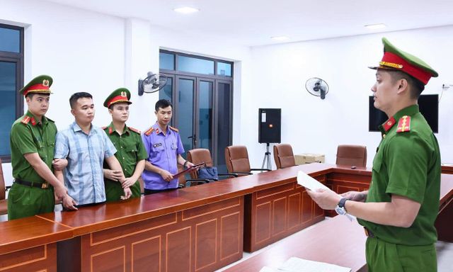 Nóng: Lệnh giữ khẩn cấp giáo viên Nguyễn Hà Duy trong vụ 147 điểm 10 môn Toán 