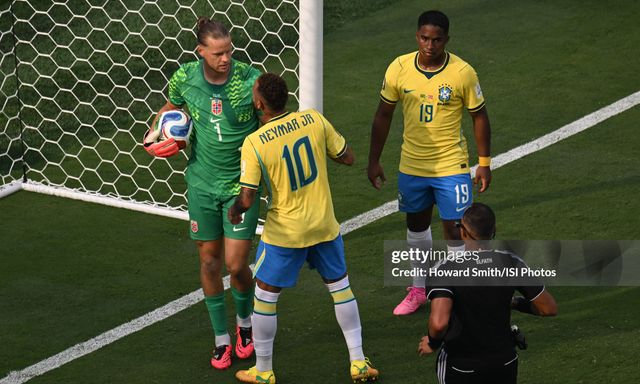 Cười ngạo nghễ trước mặt thủ môn, hóa ra Neymar vẫn tự đưa mình vào một 
