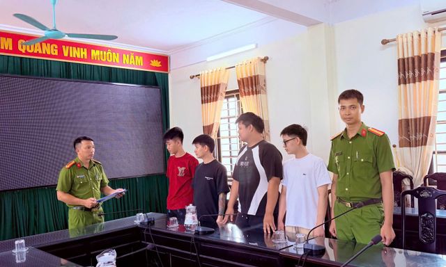 Công an điều tra 117 tài khoản ngân hàng của 56 cá nhân: Khám xét, bắt giữ 4 nam thanh niên