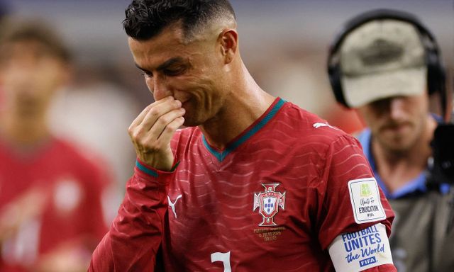 Ronaldo cố giấu nước mắt và anh rời World Cup 2026
