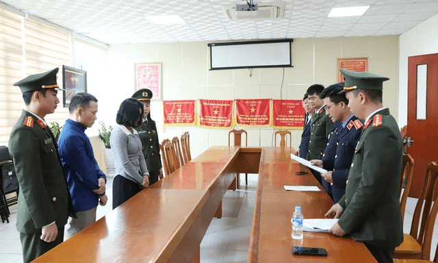 Khám xét nơi ở, nơi làm việc, khởi tố nguyên Trưởng phòng Hành chính Bùi Xuân Tiến SN 1977