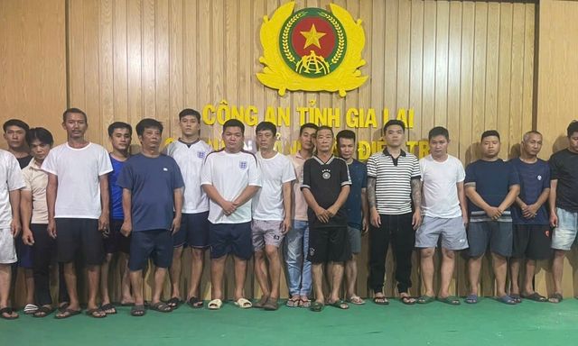 Đồng loạt khám xét khẩn cấp 19 địa điểm, bắt 16 người liên quan số tiền 100 tỷ đồng