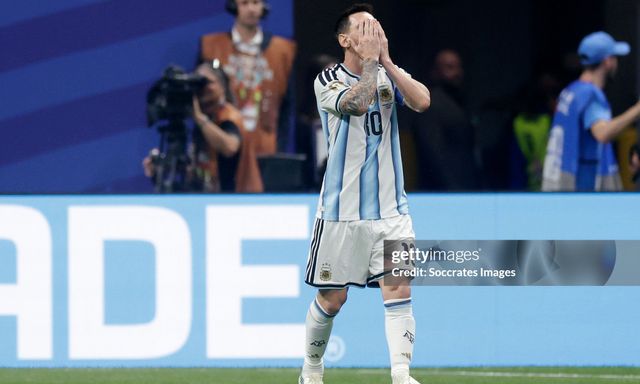 Messi lập 