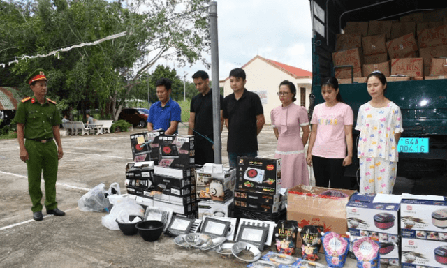 Thi hành lệnh khám xét nhiều địa điểm, bắt giam Lê Thị Hương SN 1994 và đồng bọn