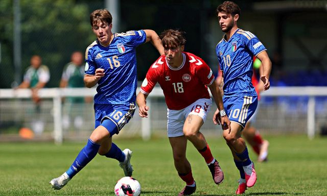 Giữa lúc cả thế giới sôi sục vì World Cup, Italia lại lặng lẽ trượt vé một World Cup khác