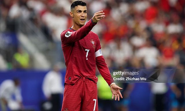 “Thầy ruột” làm HLV Bồ Đào Nha, Ronaldo sẽ đá World Cup vào năm 45 tuổi?