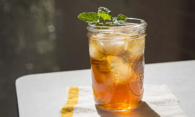 Trà nóng và đá, loại nào tốt hơn? Câu trả lời của chuyên gia khiến nhiều người thay đổi cách uống