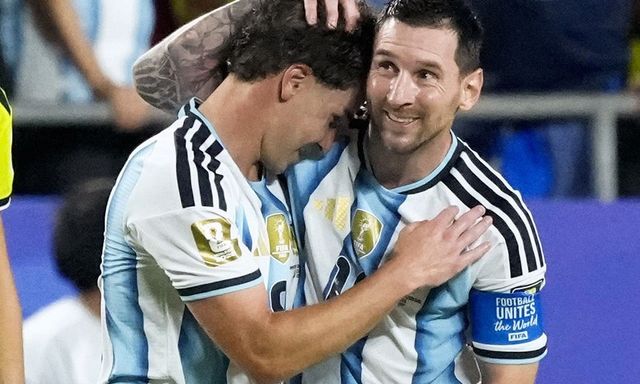 Messi im tiếng ở tứ kết, nhưng tuyển Argentina lại lộ ra điều đáng sợ hơn khiến Anh phải dè chừng