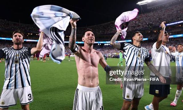 Messi gây ngỡ ngàng với điểm số “trên trời”, tội đồ của Thụy Sĩ chịu thảm cảnh vì thẻ đỏ