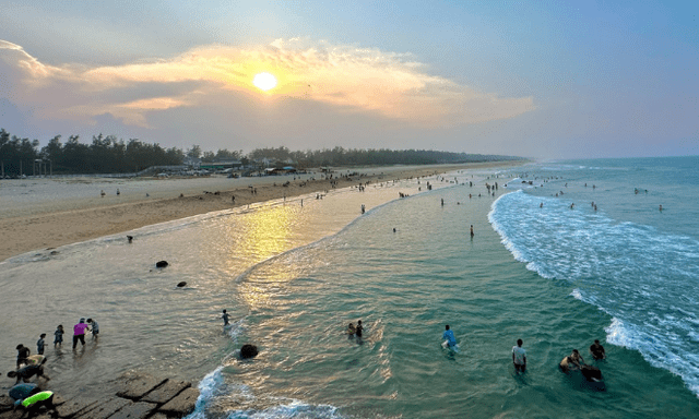 Bãi biển miền Trung liên tiếp xảy ra sự cố với người dân chỉ trong 2 ngày, chuyên gia cảnh báo nóng