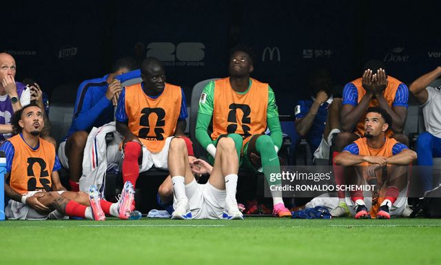 Henry, Mourinho cùng lên tiếng, Deschamps bị chỉ trích vì 