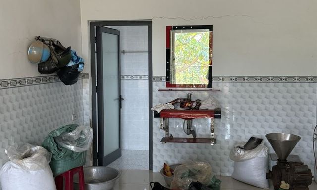 Kiểm tra đột xuất cửa hàng tạp hóa, khởi tố người đàn ông 36 tuổi