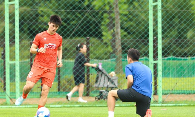 Ngôi sao 2 lần vô địch AFF Cup bất ngờ chia tay đội tuyển Việt Nam, HLV Kim Sang-sik gặp khó