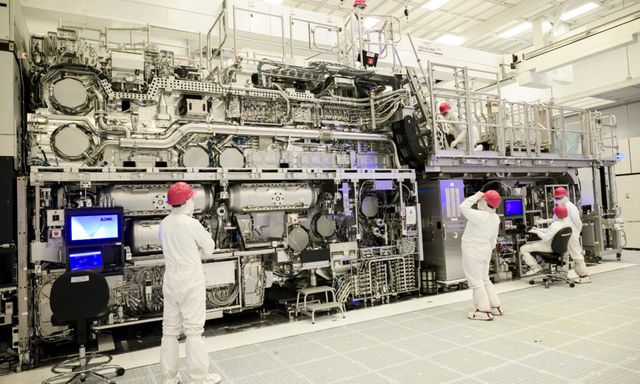 Thống trị thế giới chip: Siêu cỗ máy 165 tấn, 400 triệu USD cập bến Mỹ, kích hoạt kỷ nguyên bán dẫn mới