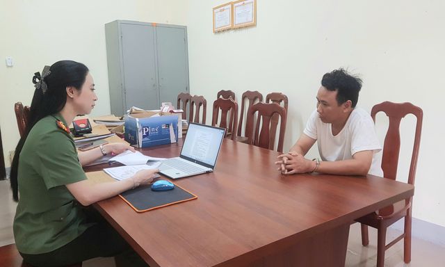 Khám xét khẩn cấp nơi làm việc và nơi ở, bắt chủ quán photocopy Lê Văn Chiến SN 1973