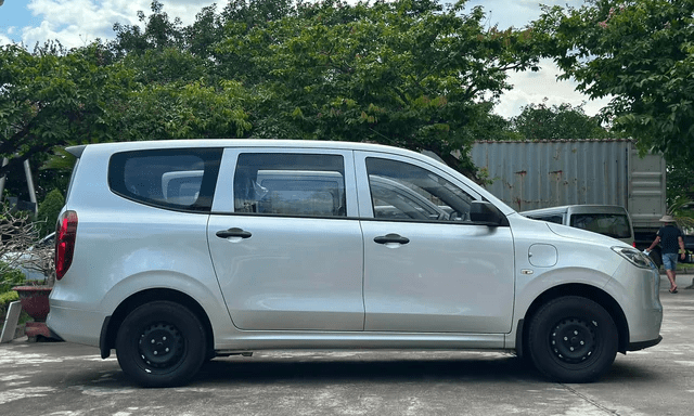 MPV điện 7 chỗ vừa mở bán tại Việt Nam: Giá chưa tới 500 triệu đồng, chạy 300 km/lần sạc