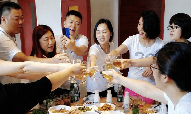 Họp lớp sau 10 năm, lời thú nhận của những người 
