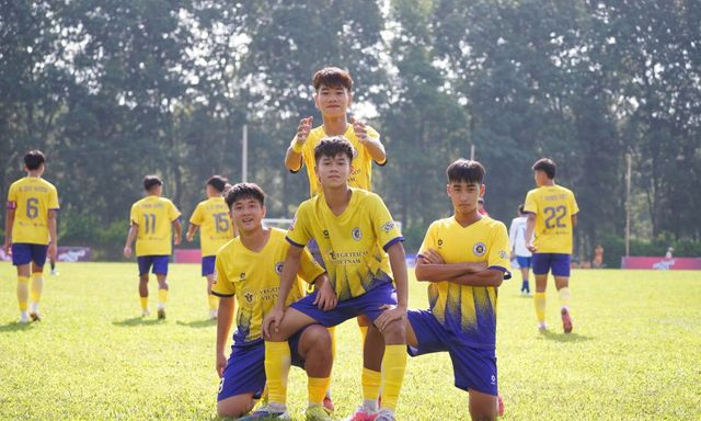 Hà Nội sớm vào tứ kết U17 Quốc gia 2026, cuộc đua các bảng vẫn nóng bỏng