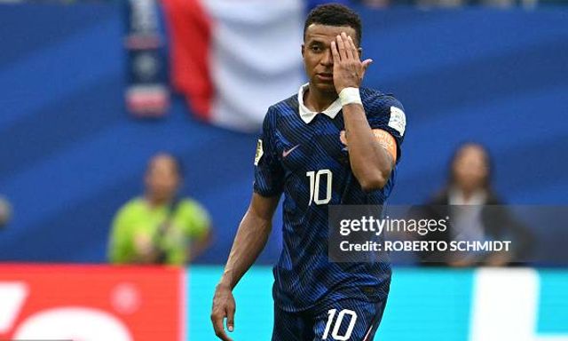 Được chấm số điểm “trên trời”, Mbappe vẫn “méo mặt” vì hàng thủ ê chề của tuyển Pháp