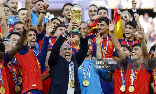 Nghịch lý: Người Tây Ban Nha thống trị World Cup, Champions League nhưng 