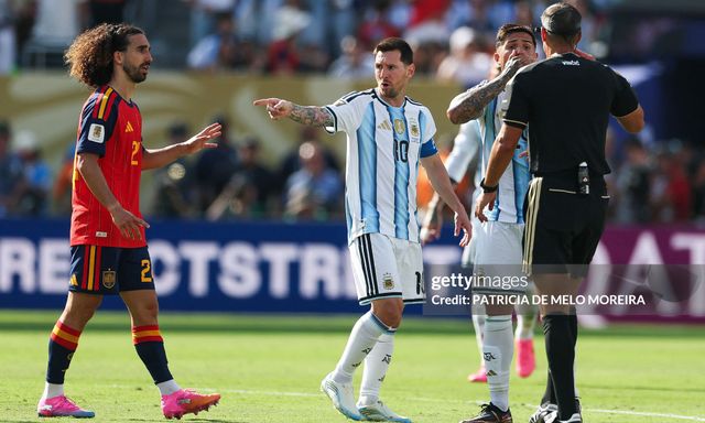 Messi bất lực đến mức phải 
