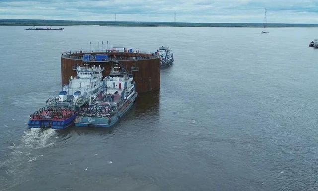 Nga thả rất nhiều vật liệu đồ sộ xuống sông: Một kỳ quan xây dựng 