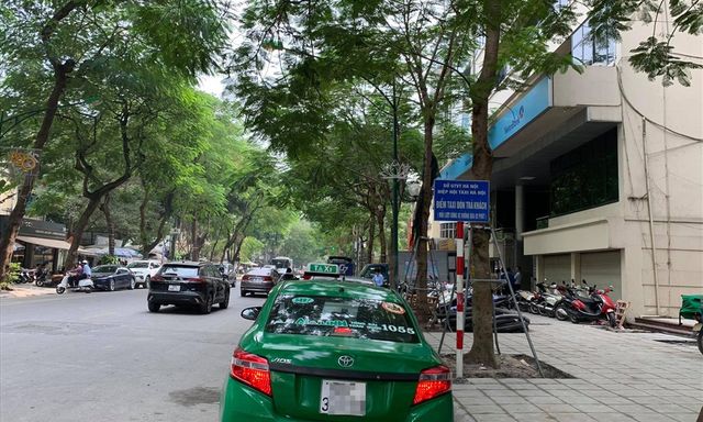 Tất cả người đến và ở Hà Nội chú ý: Quy định xử phạt mới liên quan tới việc dừng, đỗ xe đã được áp dụng