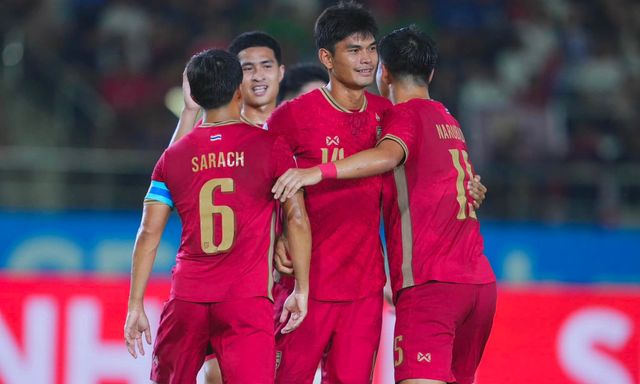 CĐV Thái Lan nhắc tên tuyển Việt Nam sau chiến thắng 5-0 trước Lào