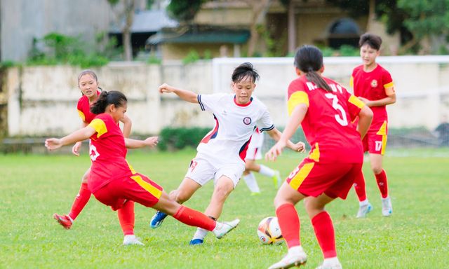 Sơn La giành chiến thắng đầu tay, đè bẹp TP.HCM 4 bàn không gỡ tại giải U16 nữ Quốc gia 2026
