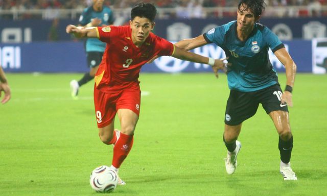 Tuyển Việt Nam đối mặt 