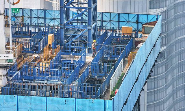 Choáng ngợp với cảnh bên trong giàn giáo nặng 200 tấn ở Trung Quốc: Không ngờ họ xây nhà theo cách này