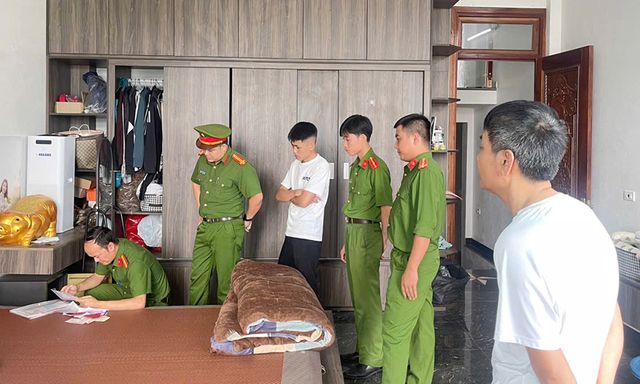 Khám xét nơi ở Nguyễn Thế Tuấn Anh SN 1997 và nhiều đối tượng
