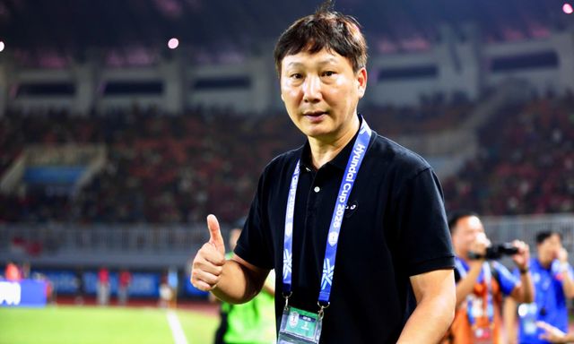 Báo Indonesia thừa nhận đội nhà bị choáng váng, khâm phục độc chiêu của HLV Kim Sang-sik
