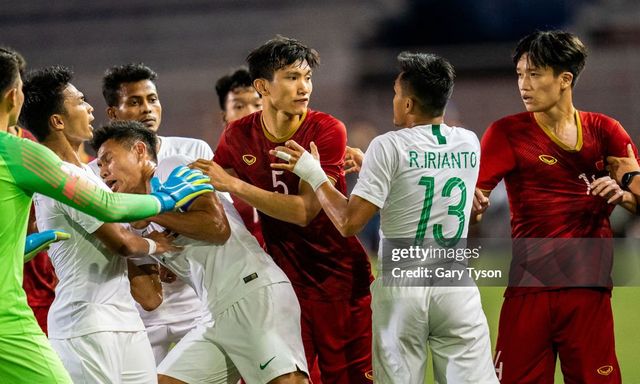 Đoàn Văn Hậu nối dài thành tích ngoạn mục, tiếp tục là 
