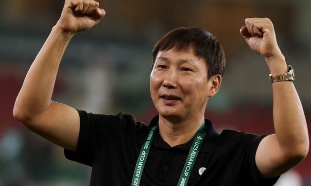 Báo Hàn Quốc: “Phép thuật của HLV Kim Sang-sik thật phi thường!”