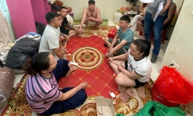 Công an thu giữ 46 triệu đồng trong một căn nhà, xác định Phùng Thị Thắm và 5 người có liên quan