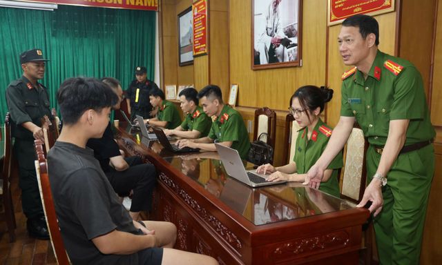 Ập vào căn nhà thuê 5 tầng, công an bắt nhóm lừa đảo hơn 327 tỷ đồng đang bị truy nã đỏ toàn cầu