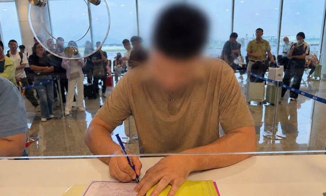 Nhiều ngày trước, kịp thời xử lý 1 đối tượng tại sân bay Nội Bài, phạt 15,5 triệu đồng