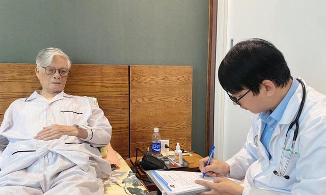 7 nhóm người có thể được bác sĩ đến tận nhà khám, chữa bệnh và BHYT vẫn chi trả: Đó là những ai? 